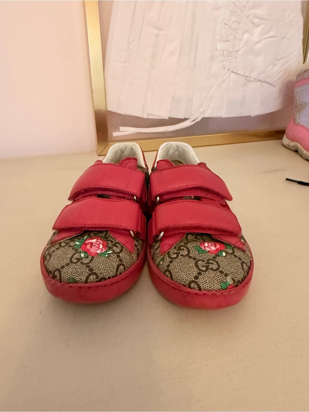Gucci Kids Beige GG Supreme Floral Sneakers with Pink Trim - Picture 2 of 3
